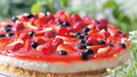 Cheesecake cu fructe de padure si apa de roze