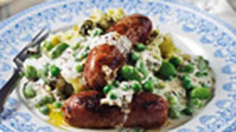 Carnati cu piure si sos pesto