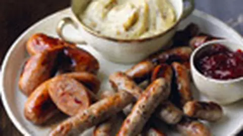Carnaciori cu garnitura de piure cu mustar