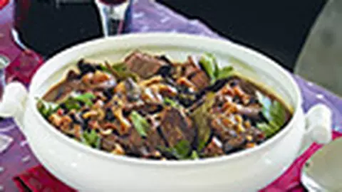 Boeuf bourguignon cu ciuperci