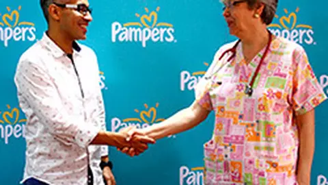 Donatiile Pampers catre maternitatile din Romania continua si in 2012