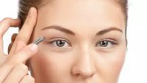 Sprâncene perfecte - Cum să te pensezi corect