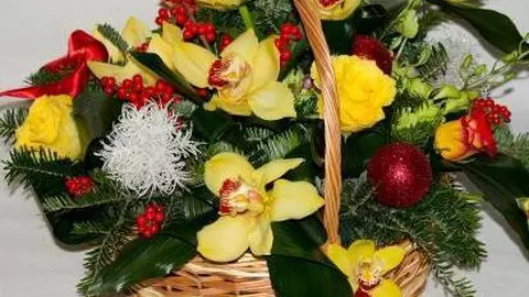 Aranjamente florale pentru un Crăciun plin de viaţă şi culoare