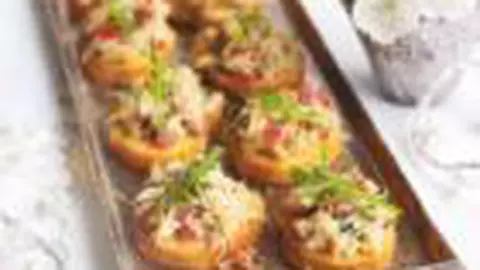 MINI TARTINE CU CREVETI