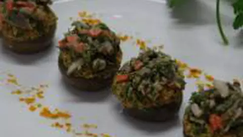 Reteta raw vegan: Ciuperci umplute (Video)