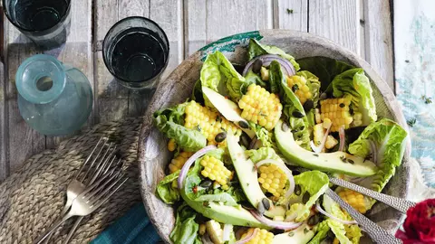 Salată cu porumb fiert în stil caraibian