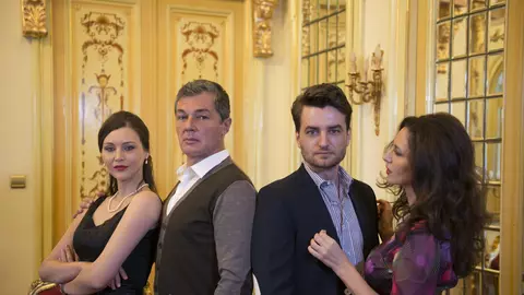 Dl.White si Dl.Black – o piesa de Broadway