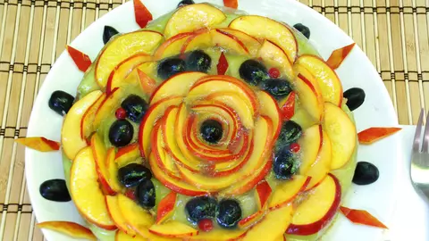 Tartă cu fructe - o reţetă raw vegan pentru orice sezon