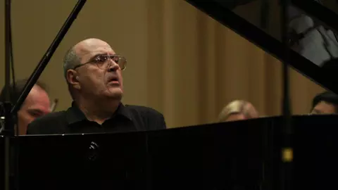 Recital al Maestrului Dan Grigore dedicat Majestăţii Sale, Regele Mihai 