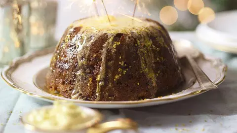 Pudding clasic cu smochine şi migdale