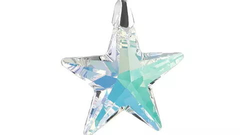 Câştigă un pandantiv cu un cristal Swarovski oferit de BOREALY!