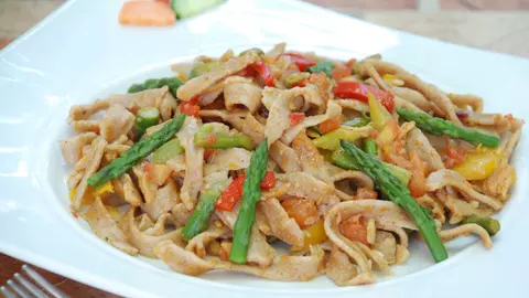 Reţetă de post: Tagliatelle spelta cu sparanghel și legume 