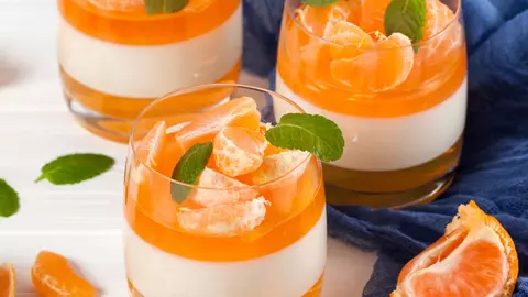 Desert cu cremă de vanilie şi mandarine