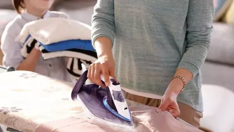 Cum se comporta un fier de calcat inovator? Cititoarele noastre au testat Philips Perfect Care Azur
