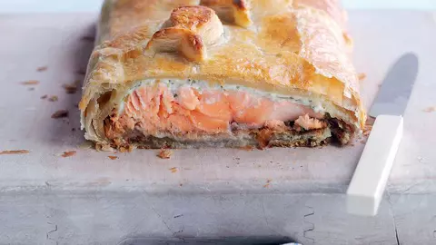 Somon cu hrean în foitaj