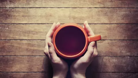 5 ceaiuri naturale cu care poți trata insomniile