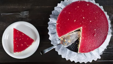 Tort cu jeleu de pepene verde și cremă de brânză