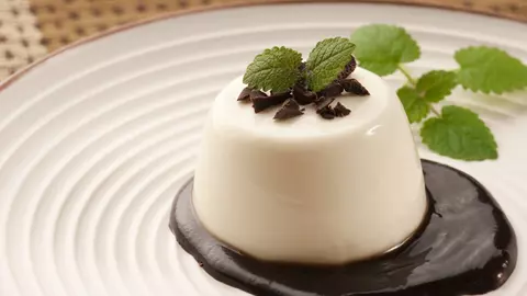 Pannacotta cu vanilie și ceai verde à la Jamie Oliver 