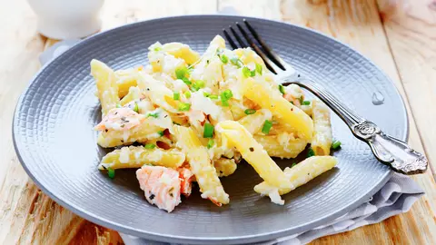 Penne cu somon și ciuperci în sos alb