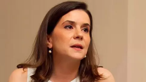 Simona Tofan: ,,In copilarie ne cresc radacinile,,