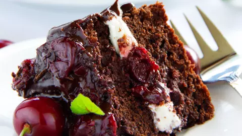 Tort de ciocolată cu cremă de brânză