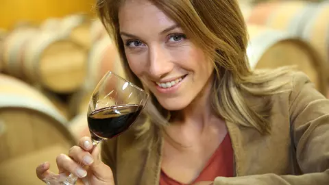 Cum îți faci o mască de față cu vin roșu