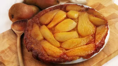 Cum prepară Jamie Oliver o tartă cu pere savuroasă