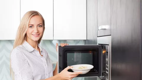 5 lucruri pe care nu știai că le poți face cu cuptorul cu microunde