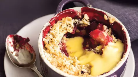 Pudding cald cu mere și cremă de vanilie 