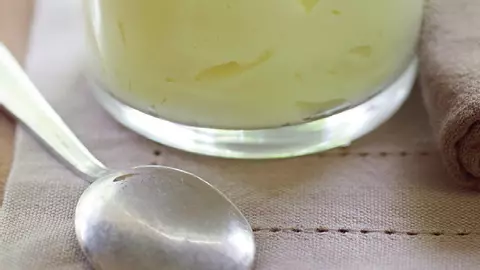 Spumă de lămâie la pahar 
