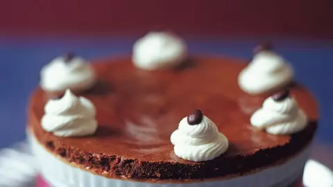 Tort simplu din spumă de ciocolată