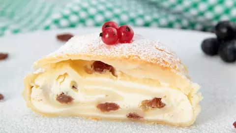 Plăcintă de brânză dulce, cu stafide