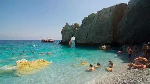 Skiathos, insula cu 60 de plaje divine