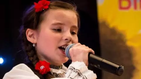 Daciana îşi trăieşte copilăria pe scenă