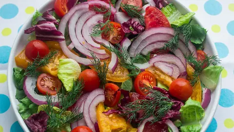 Adu prospetimea inapoi. 7 salate de primavara pentru tine!