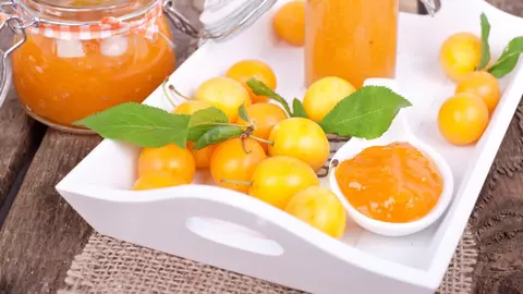 Dulceață de corcodușe cu un ingredient secret