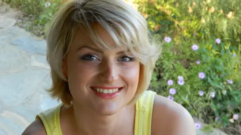 Şansă pentru o tânără diagnosticată cu multiple metastaze: Raluca luptă pentru supravieţuire