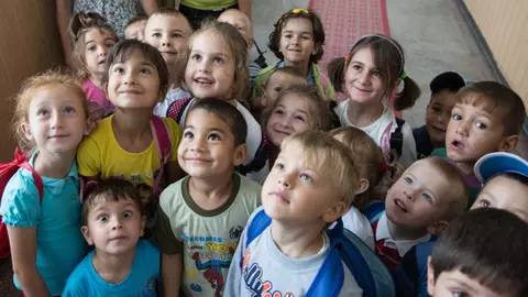 Societatea civilă tace și face… educație
