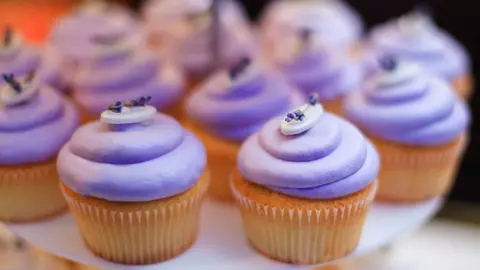 Mireasma verii într-un desert unic: cupcakes cu lavandă