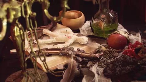 Ce se întâmplă când blestemi sau ești blestemat