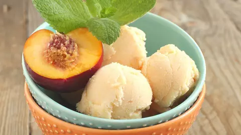 Culoare și aromă într-un desert răcoritor: înghețata de nectarine