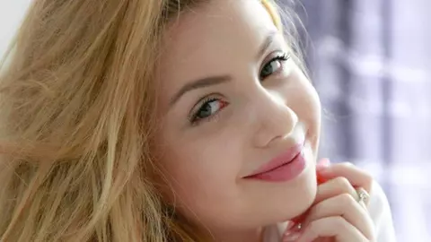 Fetiţa care i-a cântat Papei