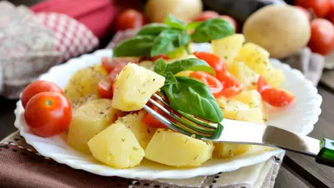 Salată de cartofi cu legume