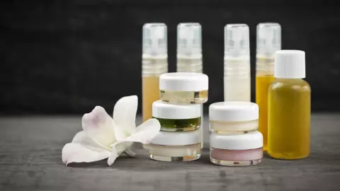 8 produse naturiste pentru frumusețe și întreținere corporală. Reduceri mari de Black Friday
