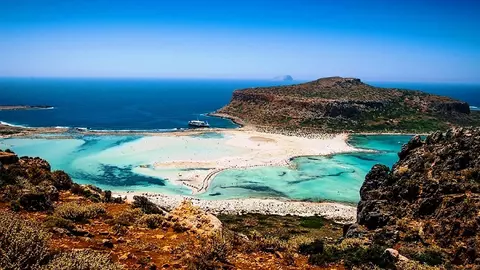 (P) Creta, amestec inedit între sate tradiţionale şi staţiuni cosmopolite