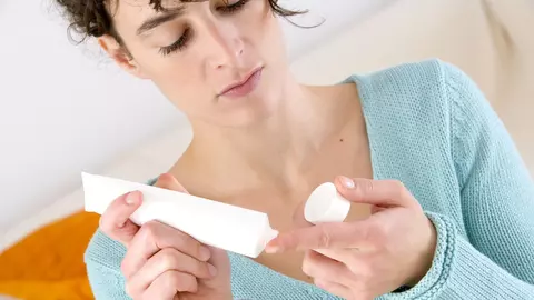 Alifia neagră, remediul anticancer care “mănâncă” pielea