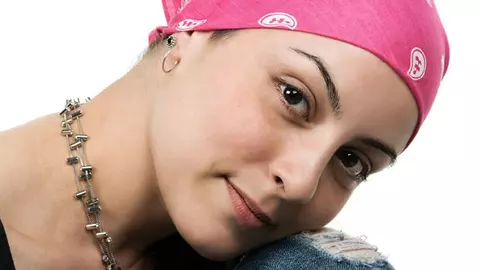 A venit la muncă rasă în cap. A șocat pe toată lumea când a spus motivul acestei schimbări