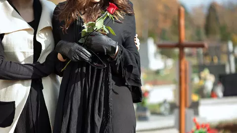 Ce să-i spui unei persoane îndoliate pentru a-i alina suferința