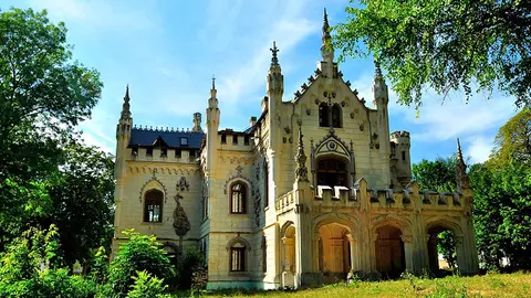 (P) Palatul Sturdza, bijuteria neogotică de la Miclăușeni