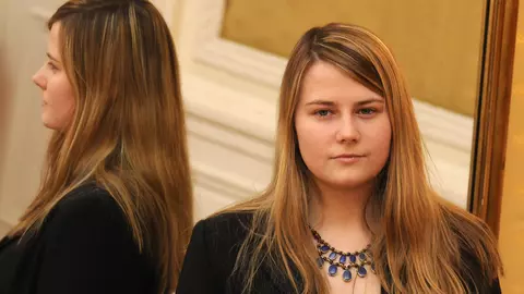 Motivul incredibil pentru care această tânără își petrece weekendurile în casa în care a fost sechestrată și abuzată sexual